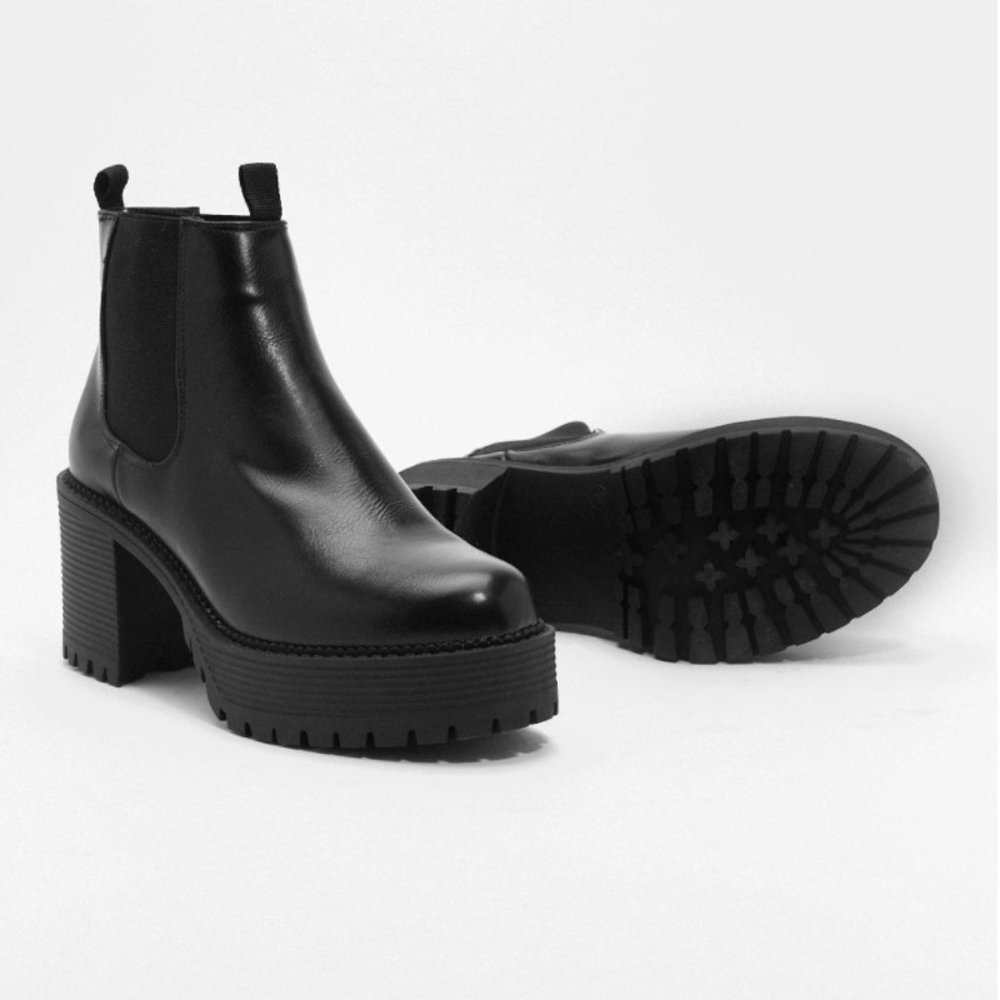 Black High Platform Chelsea Boots with Heel Pull